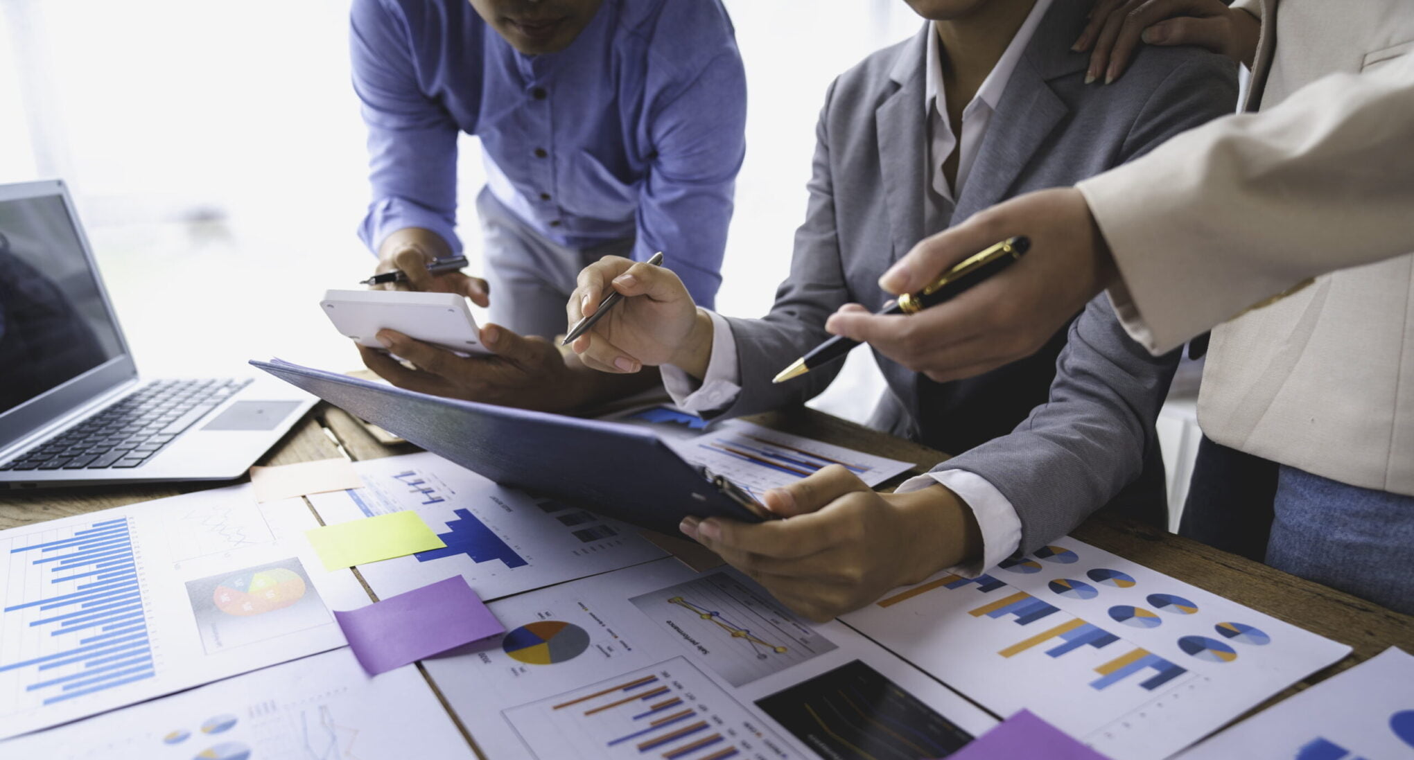 financial-analyst-analyzes-businessman-investment-2023-06-15-04-39-47-utc