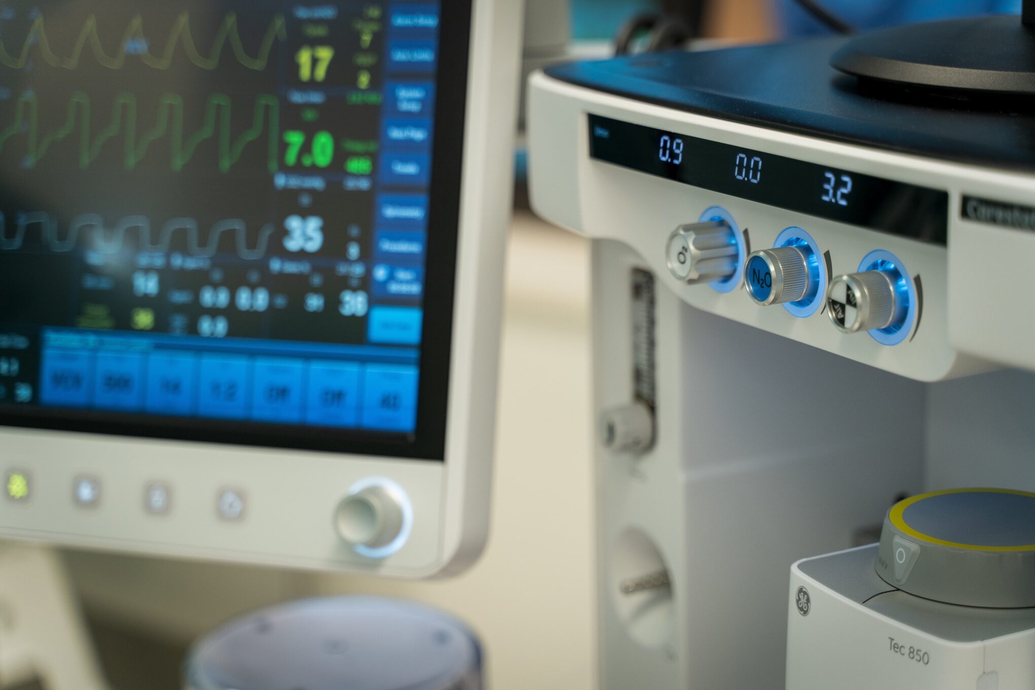 medical-monitor-with-vital-signs-in-hospital-setti-2026-03-18-09-46-34-utc